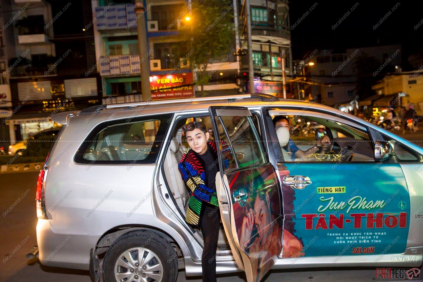 dan-decal-quang-cao-xe-oto