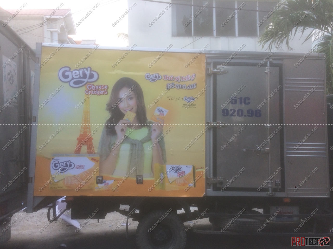 dán decal xe tải tphcm