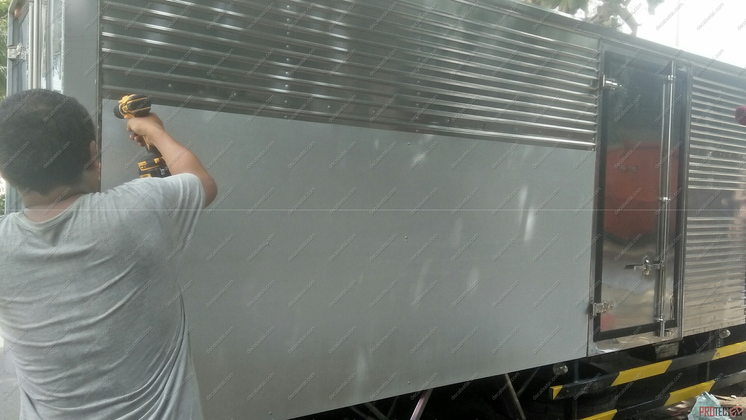 dịch vụ ốp tole xe tải