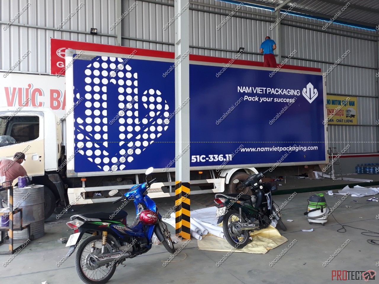 DAN-QUANG-CAO-THUNG-XE-TAI-NAM-VIET