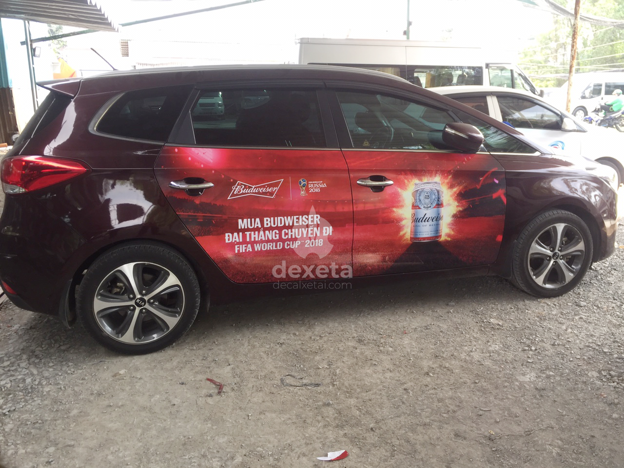 dan-decal-quang-cao-budweiger