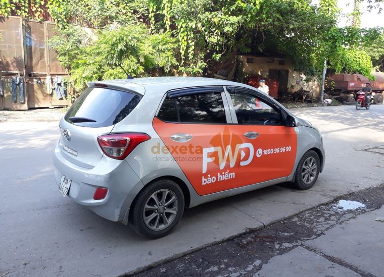 dán decal quảng cáo trên xe