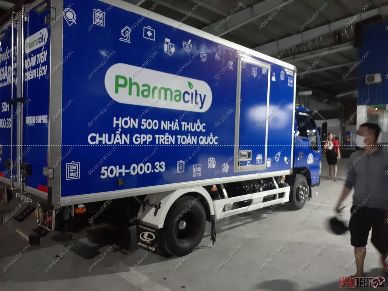 dán decal xe tải full cabin Pharmacity - thi công nhiều điểm