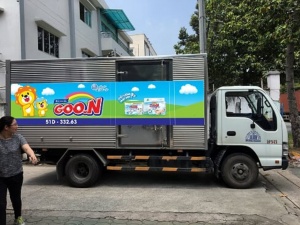 Chiếc dịch dán decal xe tải - Goon.n